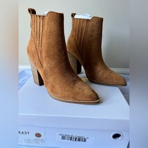 Beast Fashion Jackie Camel Boots, Size 6. New in Box.